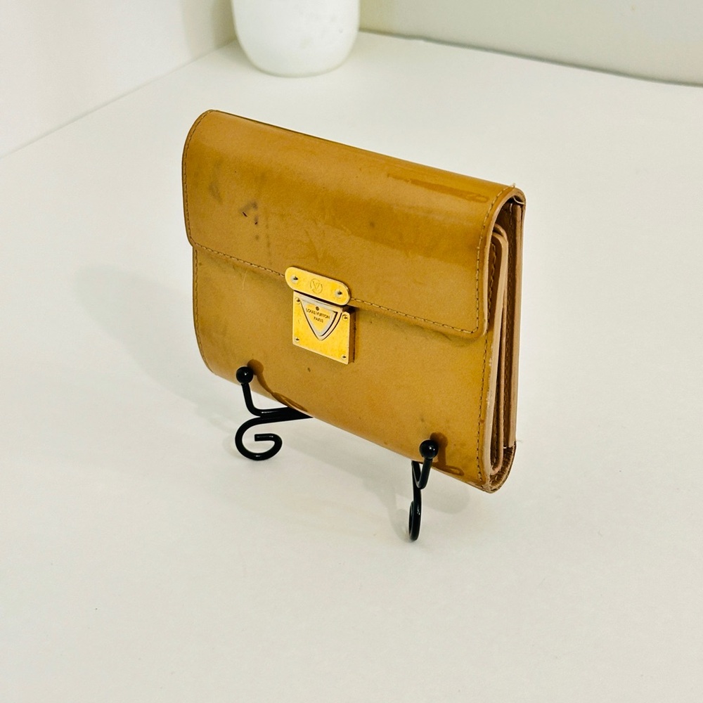 Louis Vuitton Tan patent Leather compact wallet - Picture 5 of 12